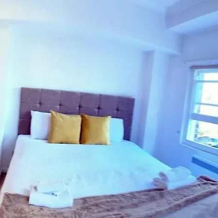 Uk Chaps Retreat: 2 Bedroom - 2Bathroom Apartment Londen Buitenkant foto