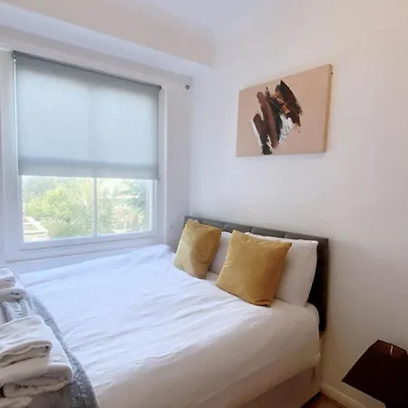 Uk Chaps Retreat: 2 Bedroom - 2Bathroom Apartment Londen Buitenkant foto