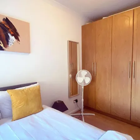Uk Chaps Retreat: 2 Bedroom - 2Bathroom Apartment Londen Buitenkant foto