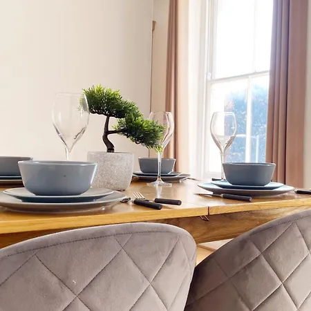 Uk Chaps Retreat: 2 Bedroom - 2Bathroom Apartment Londen Buitenkant foto
